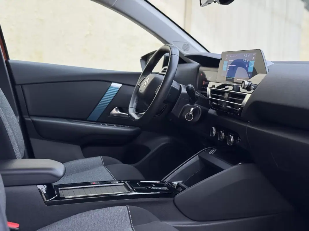 Citroën e-C4 2021 - 16990 EUR, 56000 km - AUTO.MOTO.pt - 56000km - foto 10 de 13