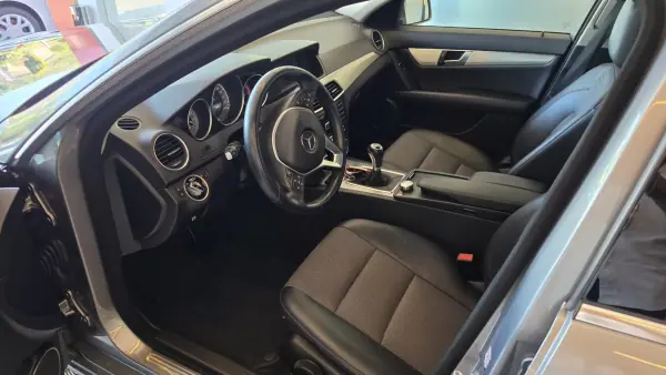 Mercedes-Benz C 180 2014 - 9900 EUR, 299370 km - AUTO.MOTO.pt - 299370km - foto 6 de 52