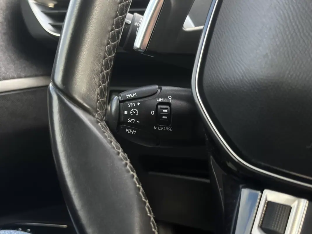 Peugeot 3008 2019 - 15990 EUR, 97900 km - AUTO.MOTO.pt - 97900km - foto 27 de 31