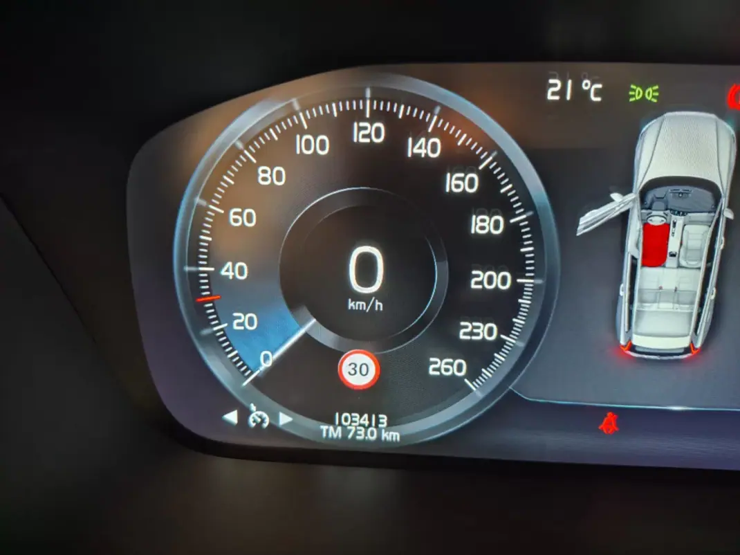 Volvo V60 2021 - 24990 EUR, 103413 km - AUTO.MOTO.pt - 103413km - foto 17 de 23