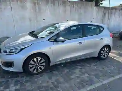 Kia Ceed 2016 - 7500 EUR, 159000 km - AUTO.MOTO.pt - 159000km - foto 3 de 10