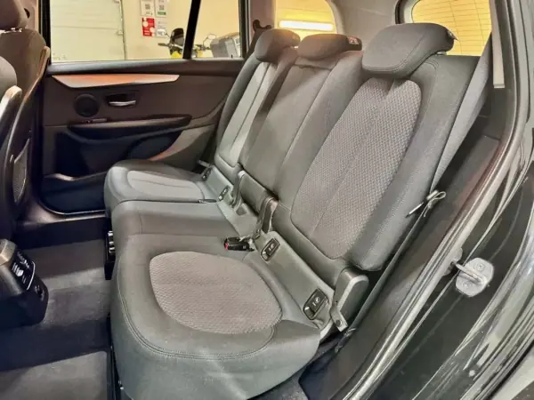 BMW 218 Gran Tourer 2018 - 14750 EUR, 148000 km - AUTO.MOTO.pt - 148000km - foto 43 de 54