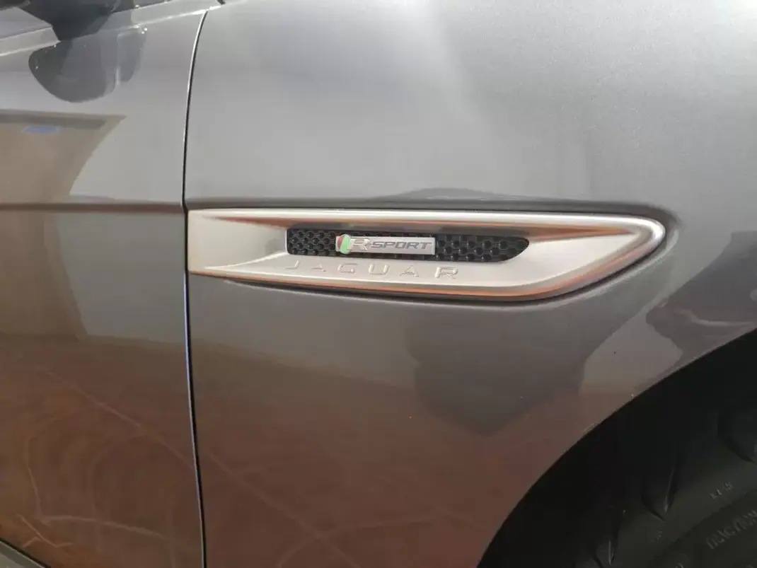 Jaguar XE 2017 - 16980 EUR, 185325 km - 185325km - foto 14 de 36