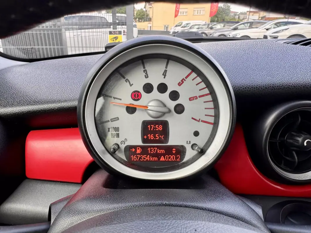 MINI 3 Portas 2009 - 8500 EUR, 167000 km - AUTO.MOTO.pt - 167000km - foto 13 de 19