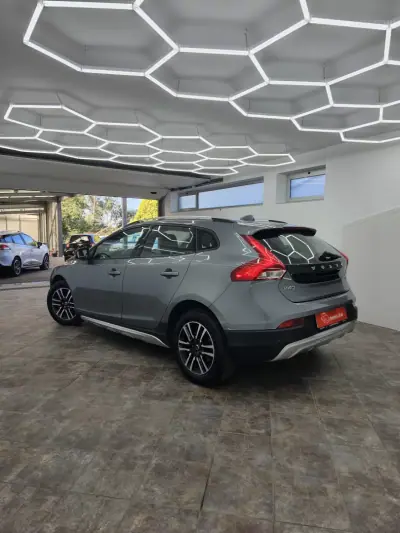 Volvo V40 Cross Country 2018 - 15000 EUR, 106816 km - 106816km - foto 26 de 40