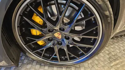Porsche Panamera Sport Turismo 2018 - 71900 EUR, 135500 km - AUTO.MOTO.pt - 135500km - foto 25 de 49