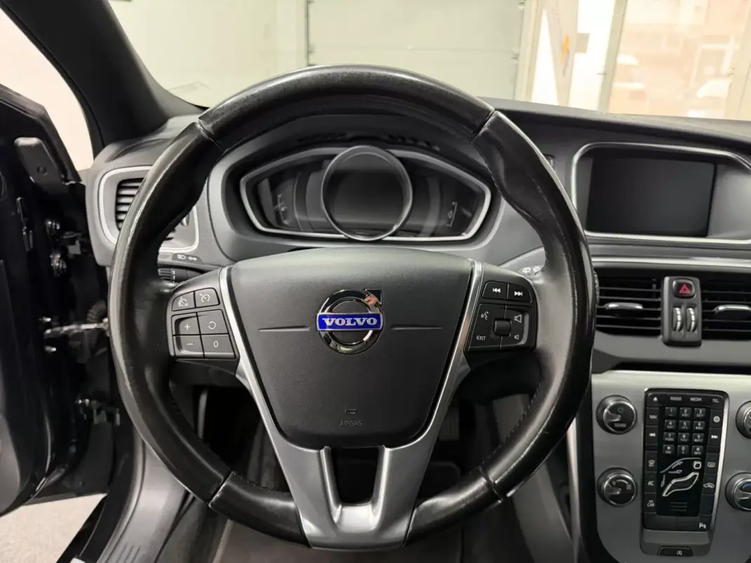 Volvo V40 2015 - 11990 EUR, 151000 km - 151000km - foto 8 de 29