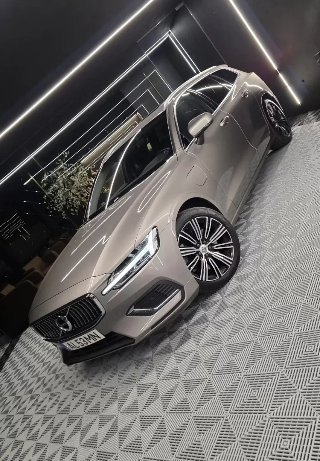 Volvo V60 2021 - 29750 EUR, 111000 km - AUTO.MOTO.pt - 111000km - foto 4 de 22