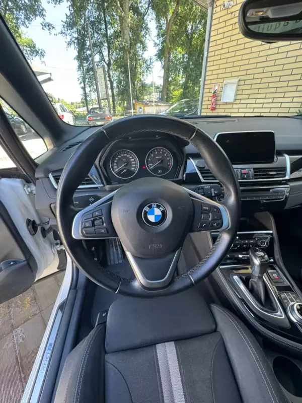 BMW 225xe Active Tourer 2018 - 15900 EUR, 127000 km - AUTO.MOTO.pt - 127000km - foto 8 de 12
