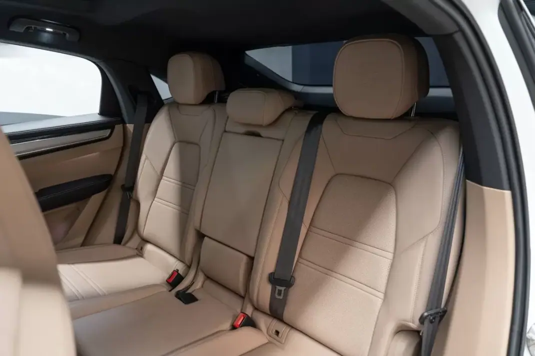 Porsche Cayenne Coupé 2022 - 84950 EUR, 71000 km - 71000km - foto 59 de 60