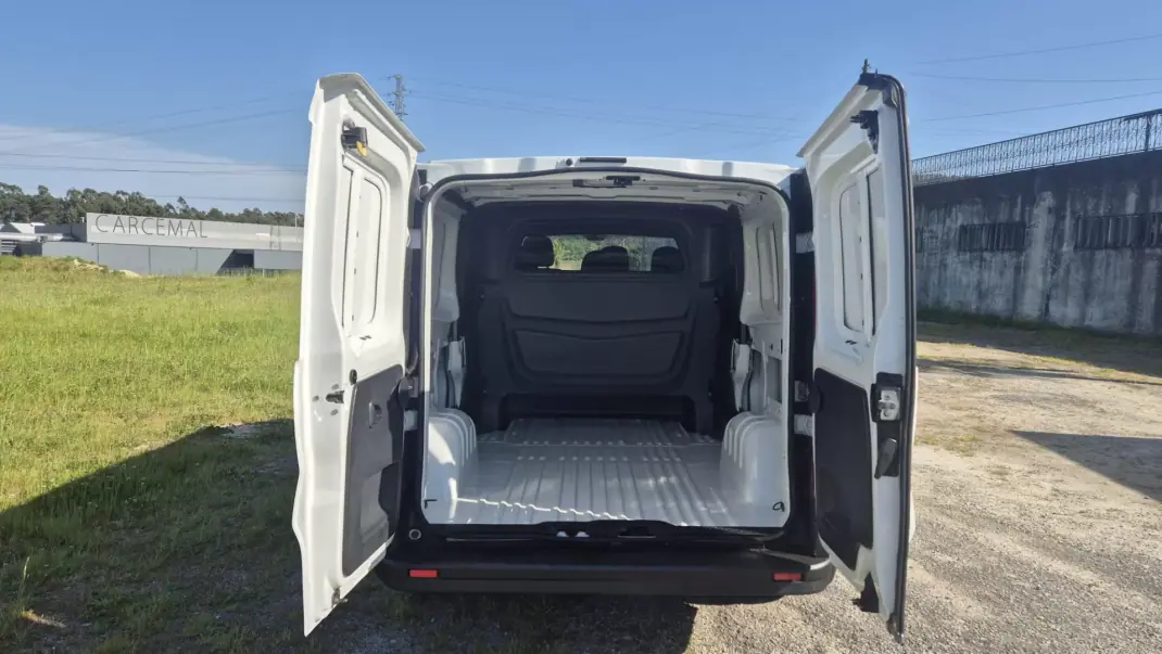 Renault Trafic 2.0 DCI L2 H1 2019 - 24900 EUR, 125914 km - AUTO.MOTO.pt - 125914km - foto 3 de 20