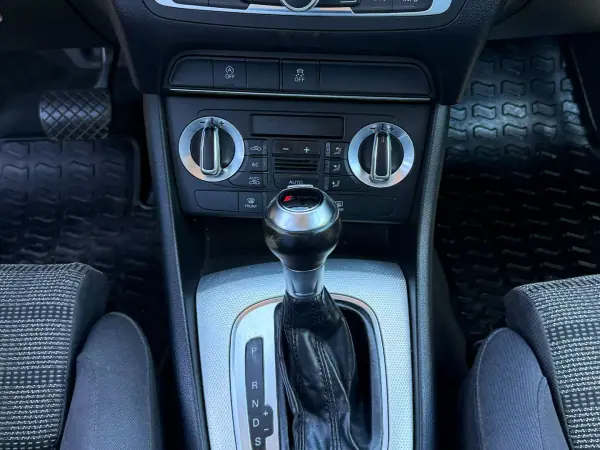 Audi Q3 2011 - 13900 EUR, 277000 km - AUTO.MOTO.pt - 277000km - foto 14 de 21