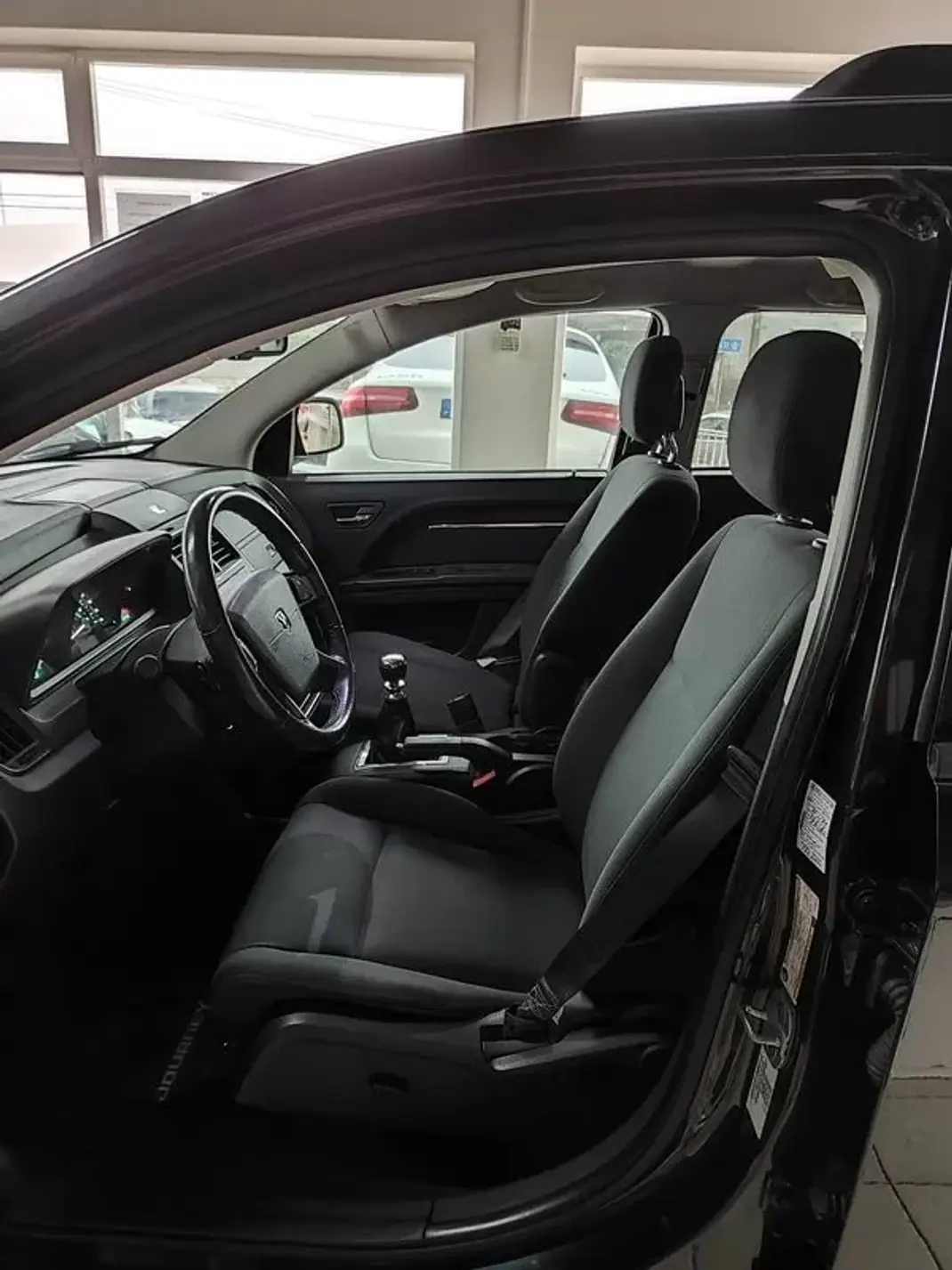 Dodge Journey 2010 - 11750 EUR, 113500 km - AUTO.MOTO.pt - 113500km - foto 14 de 36