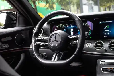 Mercedes-Benz E 300 2022 - 39750 EUR, 66165 km - AUTO.MOTO.pt - 66165km - foto 38 de 51