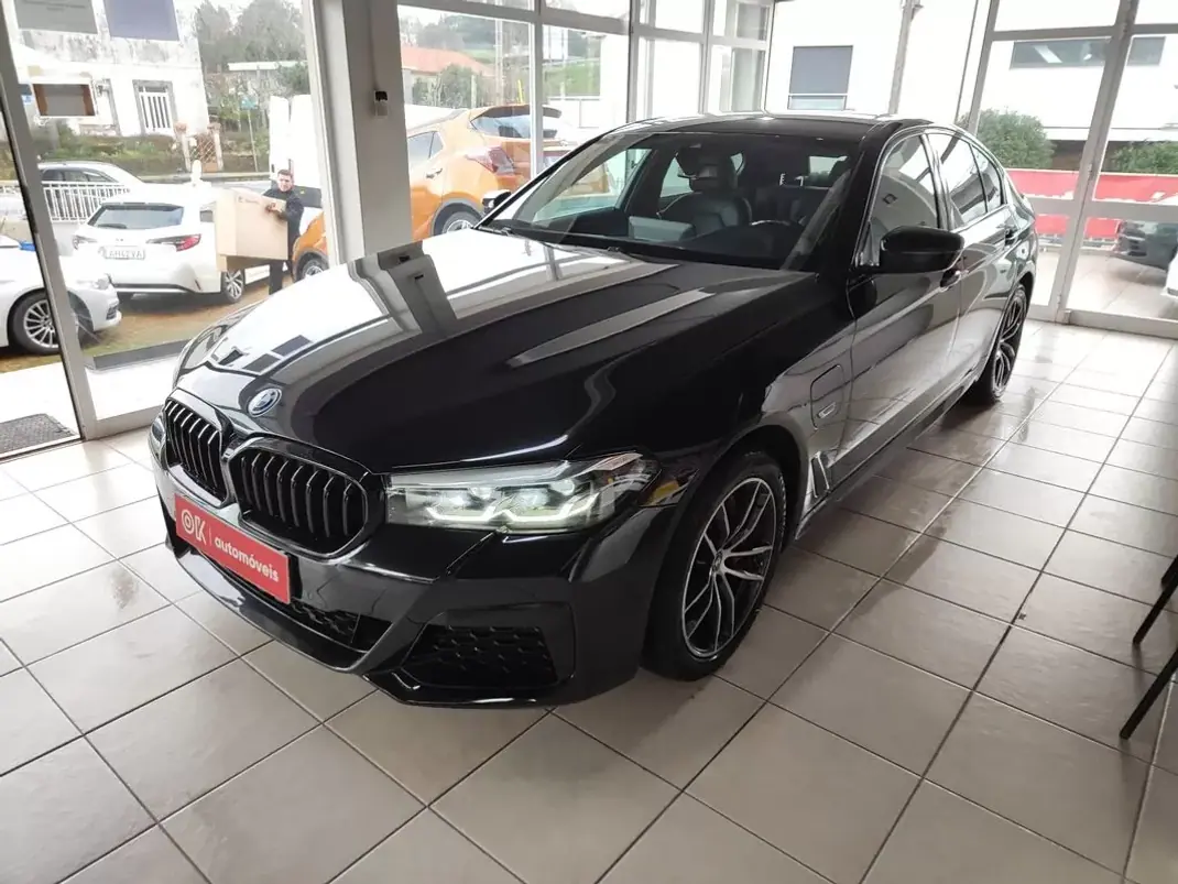 BMW 530e 2022 - 35650 EUR, 99990 km - AUTO.MOTO.pt - 99990km - foto 6 de 37