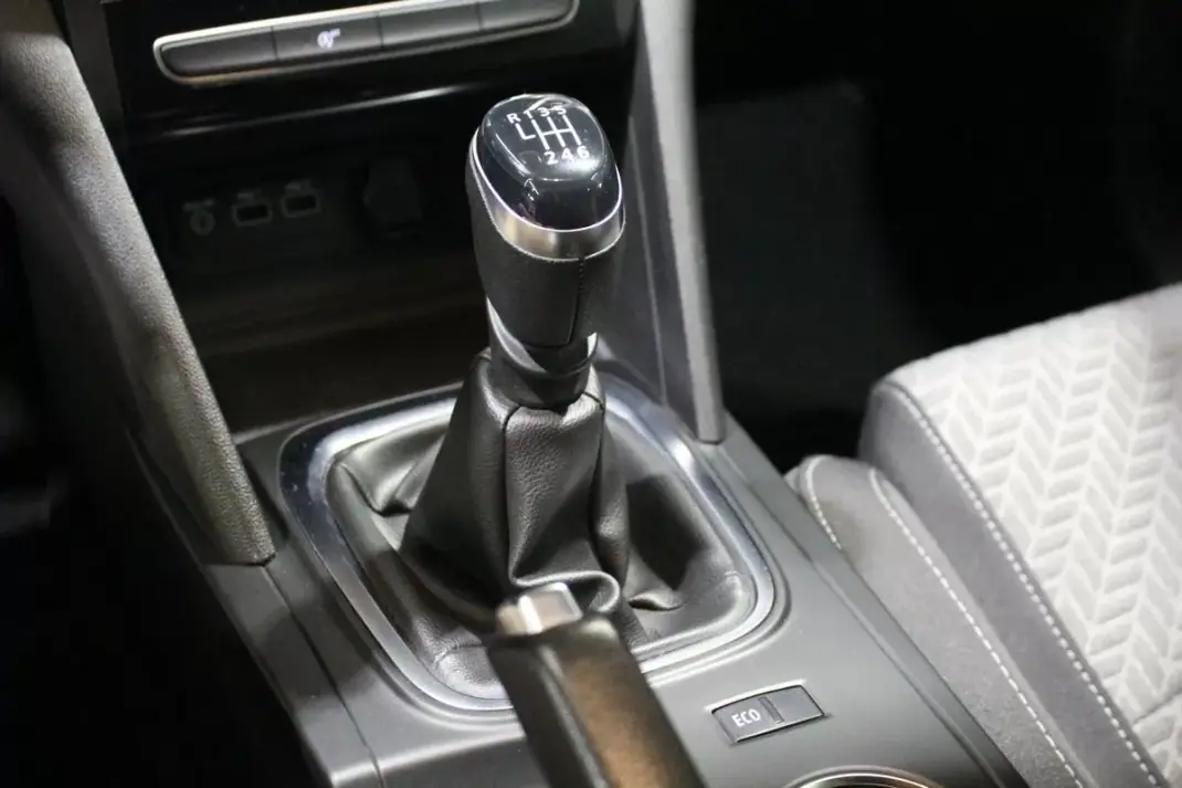 Renault Mégane Sport Tourer 2022 - 16250 EUR, 167000 km - AUTO.MOTO.pt - 167000km - foto 31 de 32