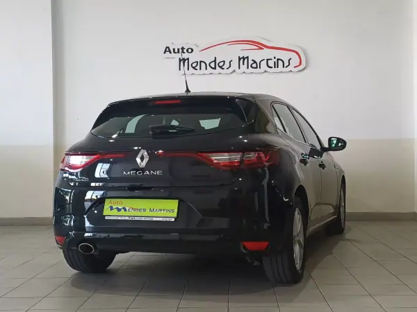Renault Mégane 2016 - 16190 EUR, 93255 km - AUTO.MOTO.pt - 93255km - foto 3 de 11