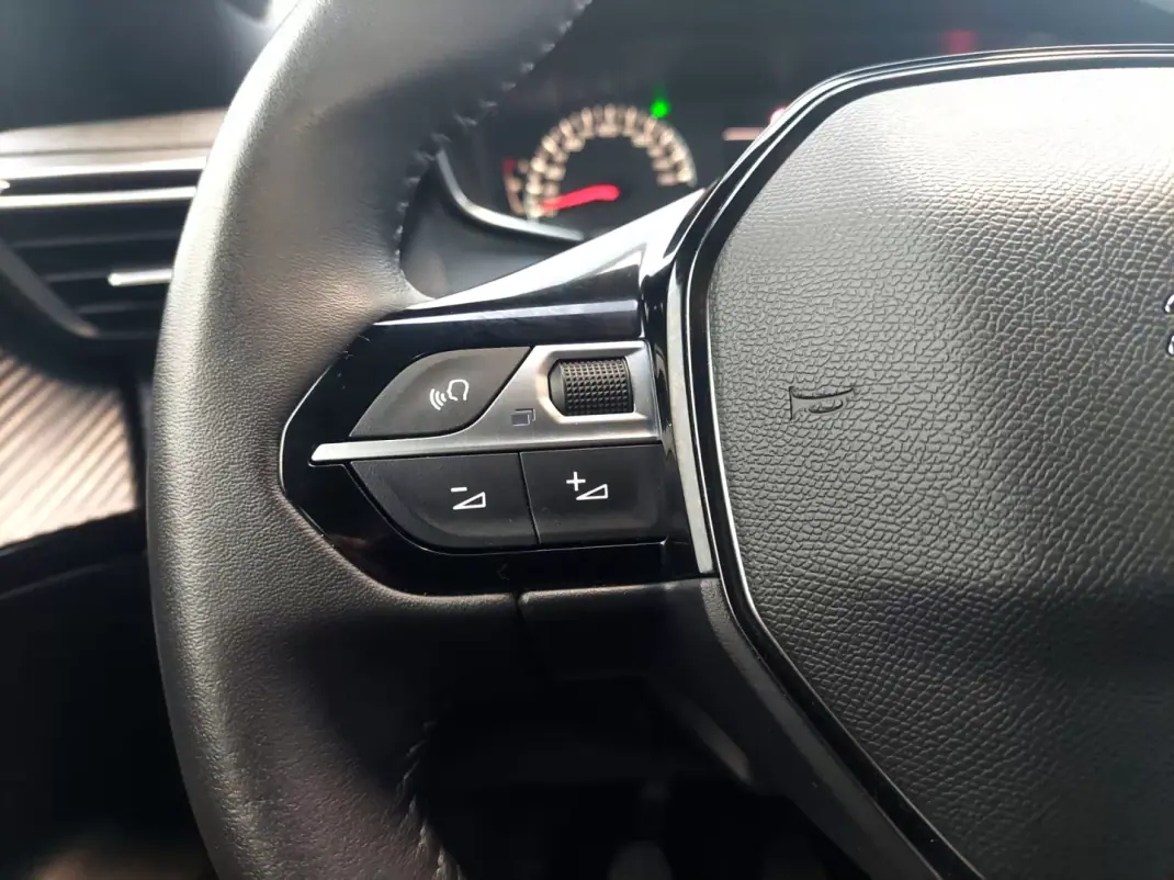 Peugeot 2008 2022 - 17650 EUR, 85621 km - AUTO.MOTO.pt - 85621km - foto 18 de 28