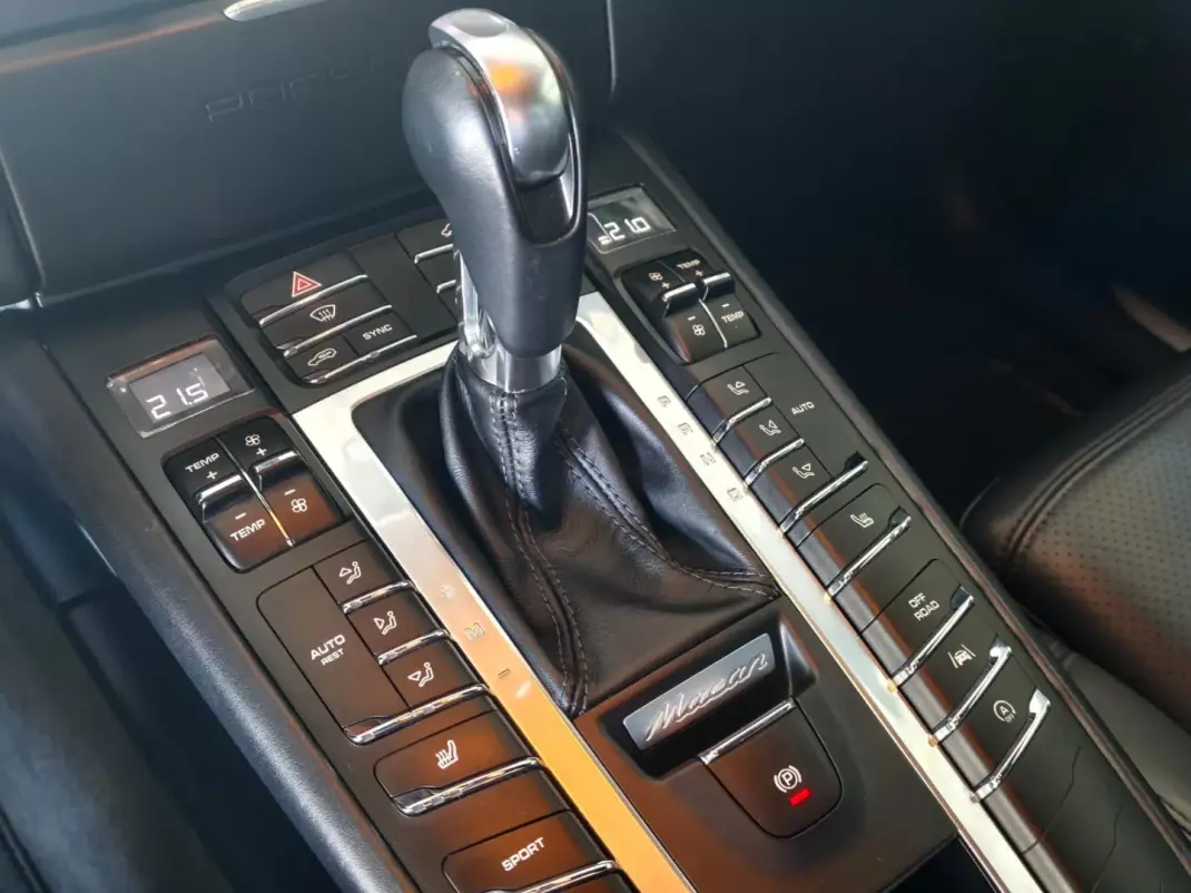 Porsche Macan 2016 - 47500 EUR, 141000 km - AUTO.MOTO.pt - 141000km - foto 21 de 23