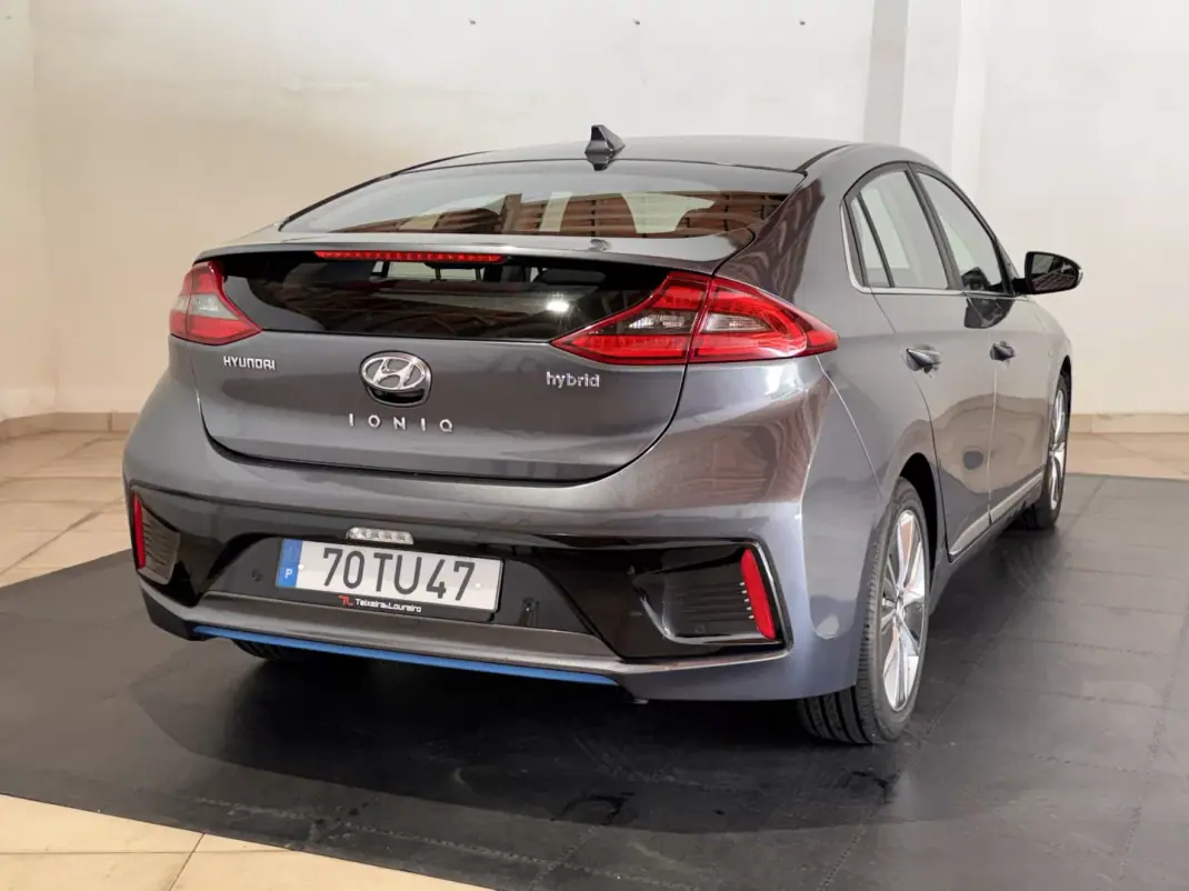 Hyundai Ioniq 2017 - 13250 EUR, 88000 km - AUTO.MOTO.pt - 88000km - foto 5 de 23