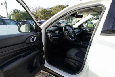 Jeep Compass 2022 - 24250 EUR, 92000 km - AUTO.MOTO.pt - 92000km - foto 7 de 12