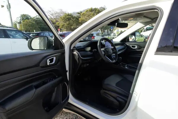 Jeep Compass 2022 - 24250 EUR, 92000 km - AUTO.MOTO.pt - 92000km - foto 7 de 12