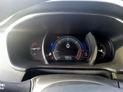 Renault Mégane Break 2017 - 14900 EUR, 165000 km - AUTO.MOTO.pt - 165000km - foto 7 de 13