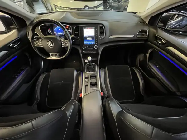 Renault Mégane 2016 - 11990 EUR, 140000 km - AUTO.MOTO.pt - 140000km - foto 6 de 41