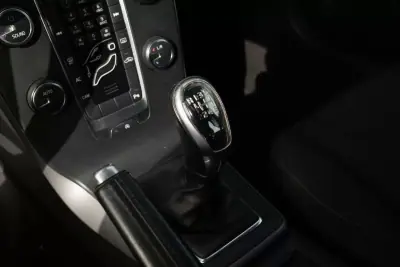 Volvo V40 2013 - 10999 EUR, 275270 km - AUTO.MOTO.pt - 275270km - foto 17 de 24