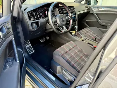 Volkswagen Golf 2019 - 28590 EUR, 102700 km - AUTO.MOTO.pt - 102700km - foto 2 de 38