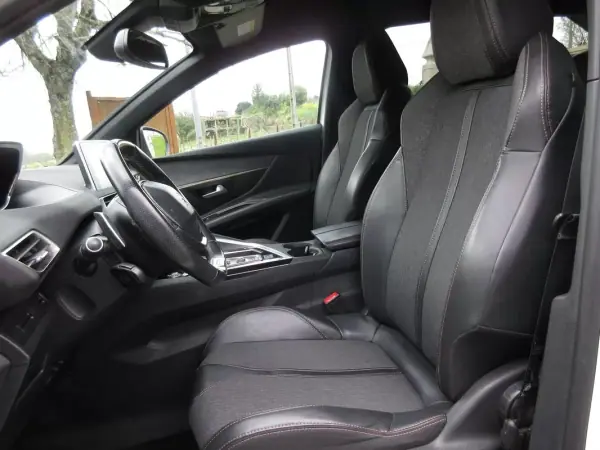Peugeot 3008 2017 - 16990 EUR, 209000 km - AUTO.MOTO.pt - 209000km - foto 23 de 48