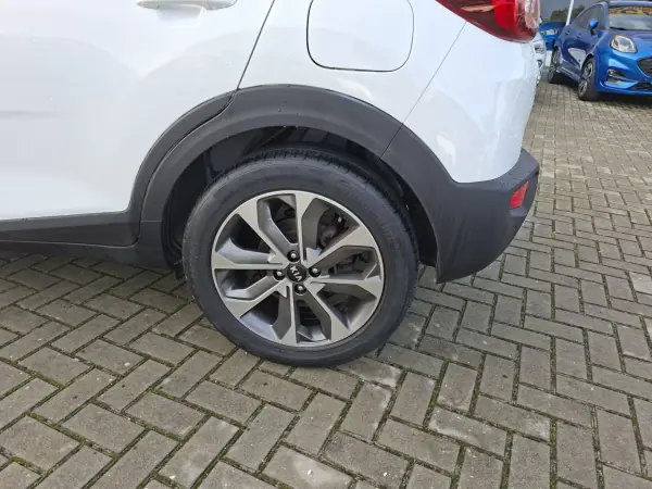 Kia Stonic 2018 - 12850 EUR, 45000 km - AUTO.MOTO.pt - 45000km - foto 9 de 29