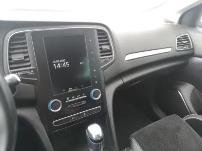 Renault Mégane 2019 - 17900 EUR, 96000 km - AUTO.MOTO.pt - 96000km - foto 18 de 27