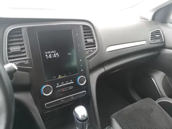 Renault Mégane 2019 - 17900 EUR, 96000 km - AUTO.MOTO.pt - 96000km - foto 18 de 27