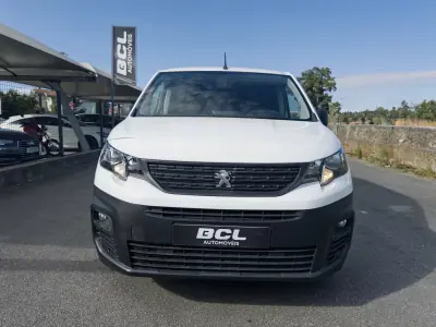 Peugeot Partner 2019 - 12990 EUR, 141000 km - AUTO.MOTO.pt - 141000km - foto 2 de 30