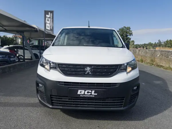 Peugeot Partner 2019 - 12990 EUR, 141000 km - AUTO.MOTO.pt - 141000km - foto 2 de 30