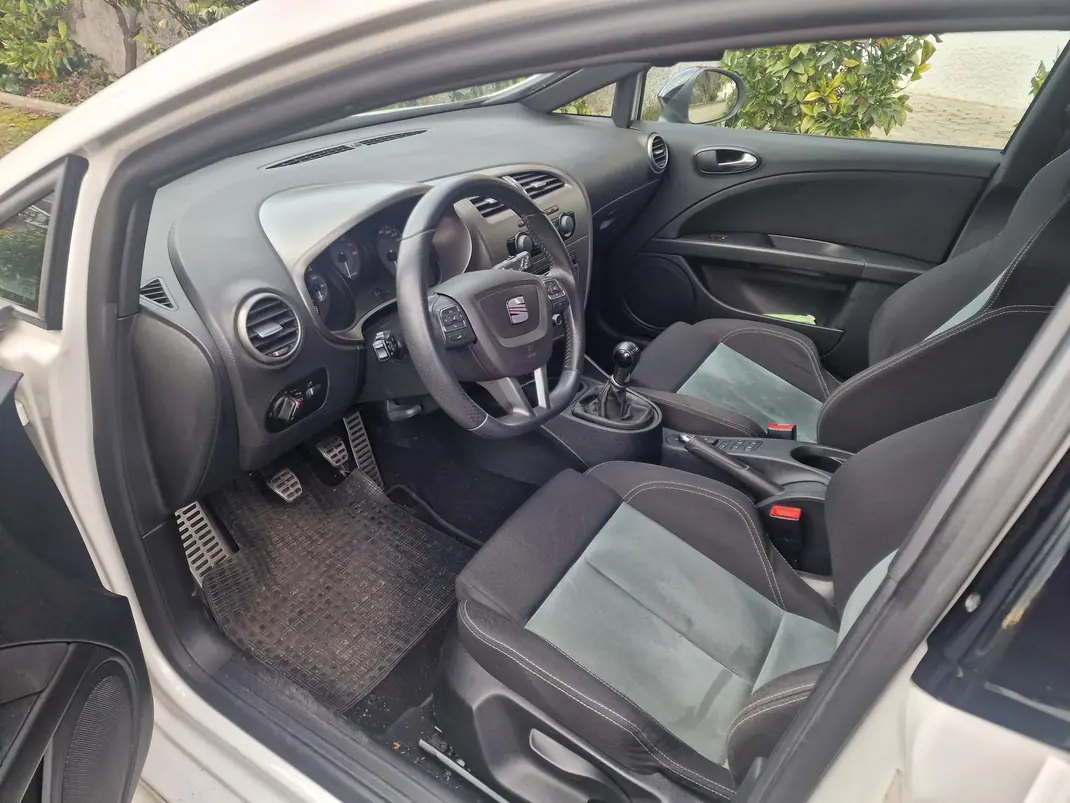 SEAT Leon 2011 - 28500 EUR, 110000 km - 110000km - foto 7 de 12
