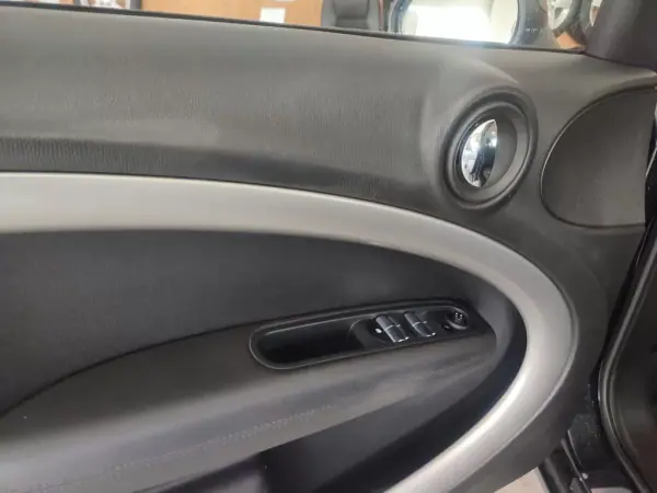 MINI Countryman 2013 - 13700 EUR, 149000 km - AUTO.MOTO.pt - 149000km - foto 7 de 15