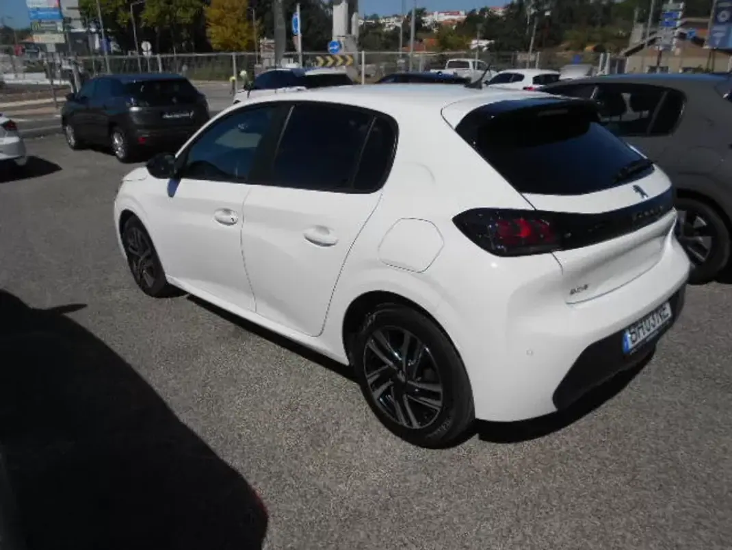 Peugeot 208 2024 - 15900 EUR, 42008 km - 42008km - foto 4 de 12