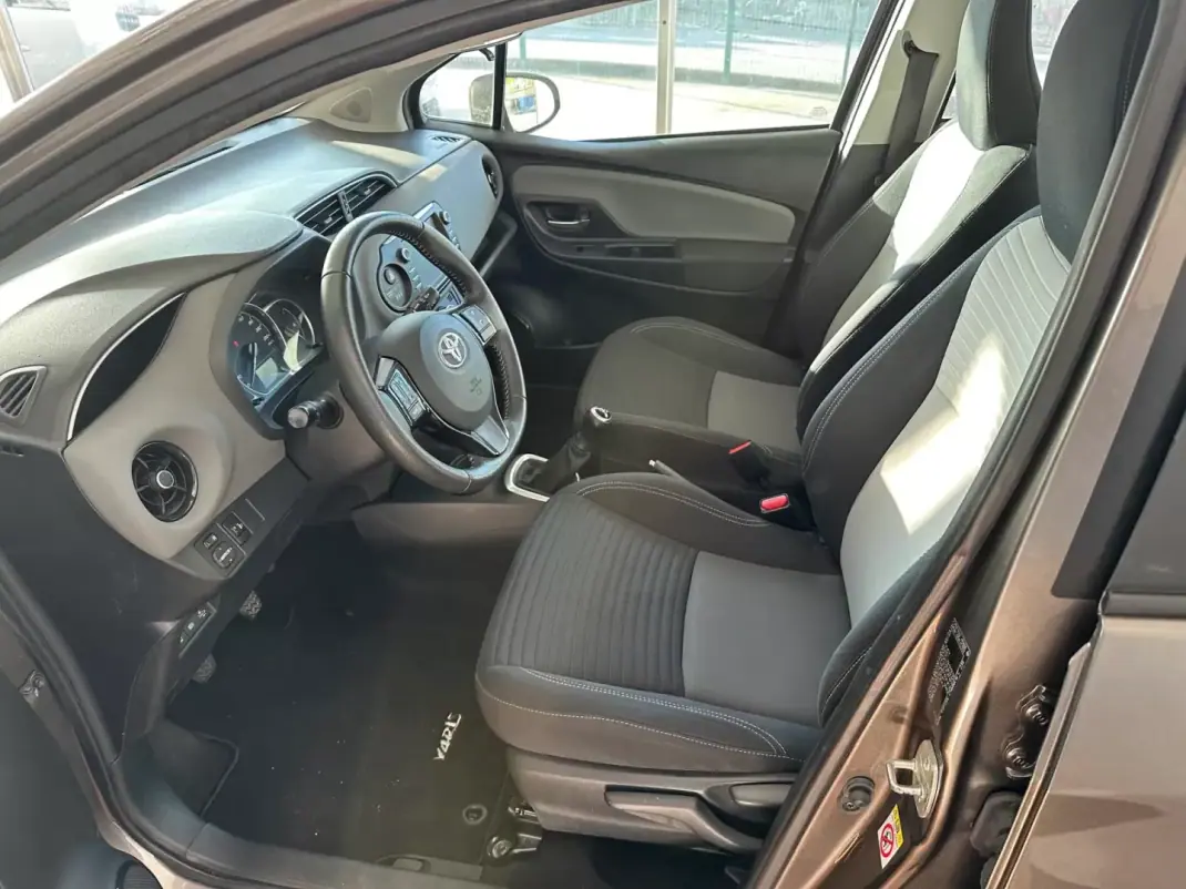 Toyota Yaris 2018 - 14900 EUR, 41312 km - AUTO.MOTO.pt - 41312km - foto 8 de 27