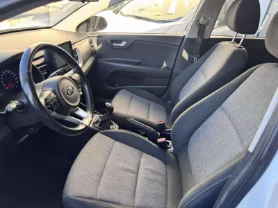 Kia Stonic 2023 - 15500 EUR, 91000 km - AUTO.MOTO.pt - 91000km - foto 15 de 16