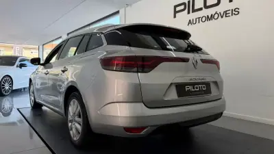 Renault Mégane Sport Tourer 2020 - 13990 EUR, 137993 km - AUTO.MOTO.pt - 137993km - foto 7 de 32