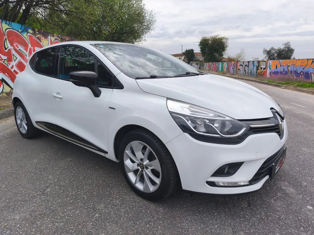 Renault Clio 2018 - 10950 EUR, 117726 km - AUTO.MOTO.pt - 117726km - foto 18 de 23