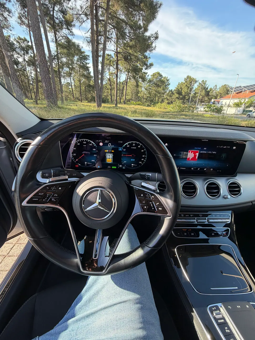 Mercedes-Benz E 300 2021 - 31900 EUR, 119000 km - AUTO.MOTO.pt - 119000km - foto 13 de 15