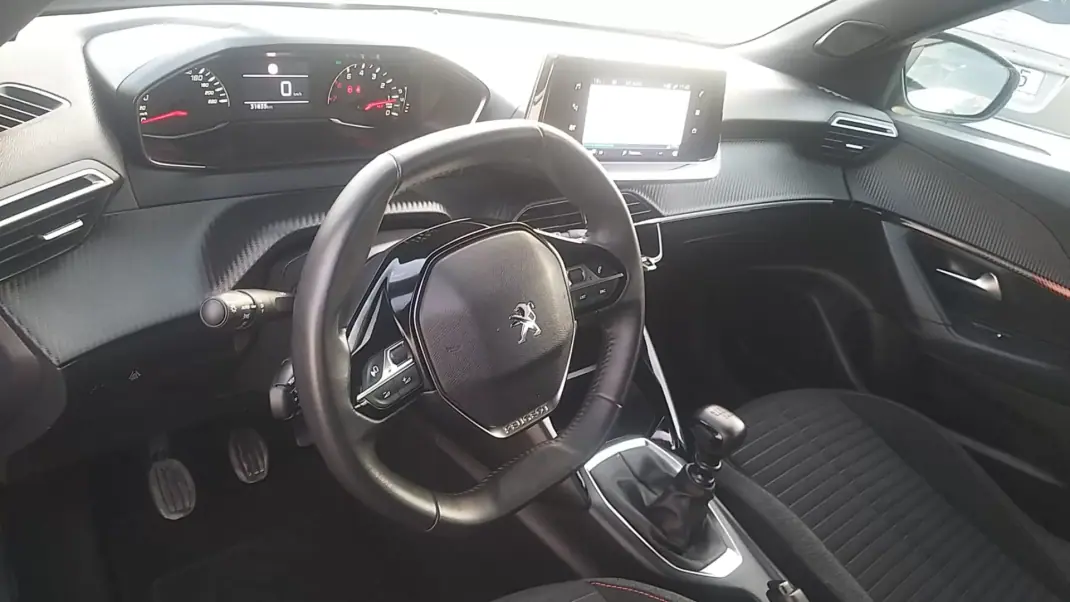 Peugeot 2008 2023 - 18250 EUR, 30000 km - AUTO.MOTO.pt - 30000km - foto 5 de 44