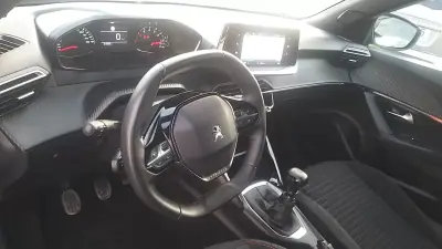 Peugeot 2008 2023 - 18250 EUR, 30000 km - AUTO.MOTO.pt - 30000km - foto 5 de 44