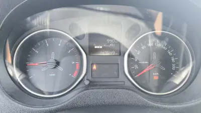 Citroën C-Elysée 2019 - 9950 EUR, 147649 km - AUTO.MOTO.pt - 147649km - foto 7 de 8