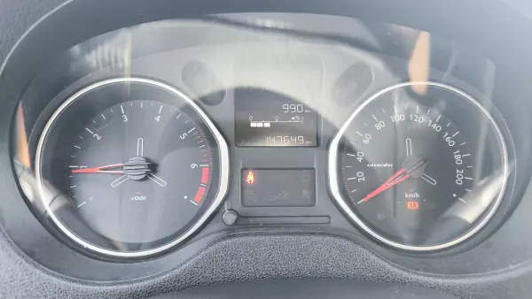 Citroën C-Elysée 2019 - 9950 EUR, 147649 km - AUTO.MOTO.pt - 147649km - foto 7 de 8
