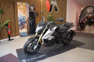 Cyclone 2026 - 2880 EUR, 1 km - foto 1 de 8