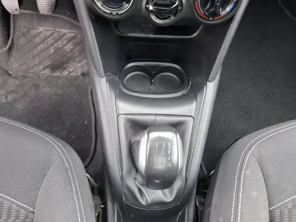 Peugeot 208 2017 - 8900 EUR, 191000 km - AUTO.MOTO.pt - 191000km - foto 35 de 36